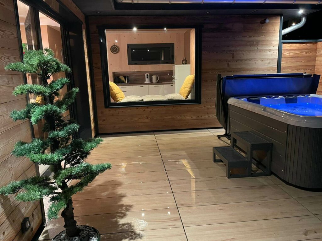 cuisine équipée et jacuzzi privatif