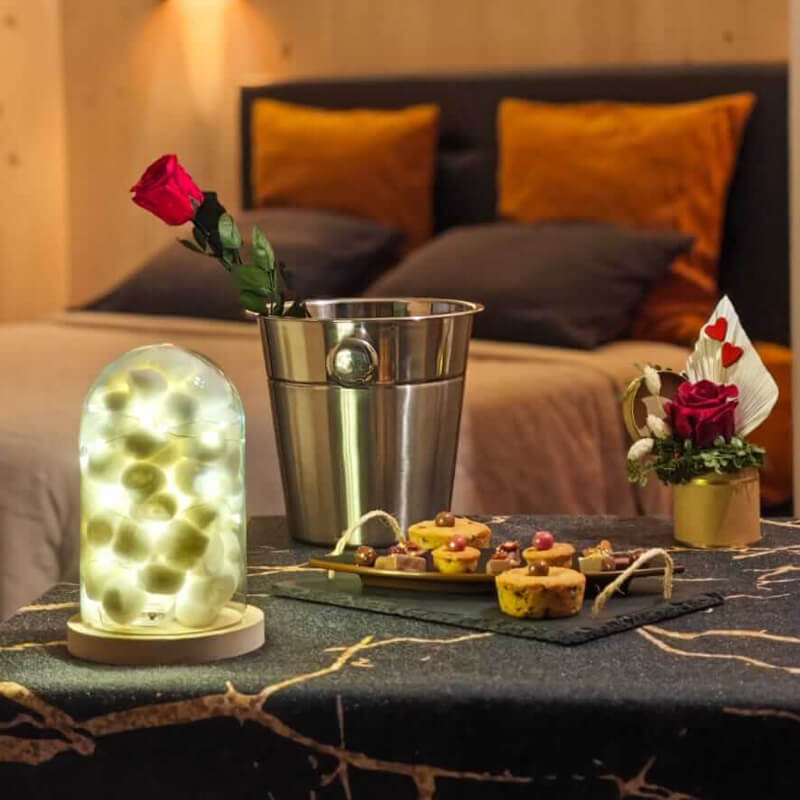 Hébergement insolite et romantique Nuit Divine à Chapelle d'Huin dans le Doubs - Cookies maison offre Formule Douceur